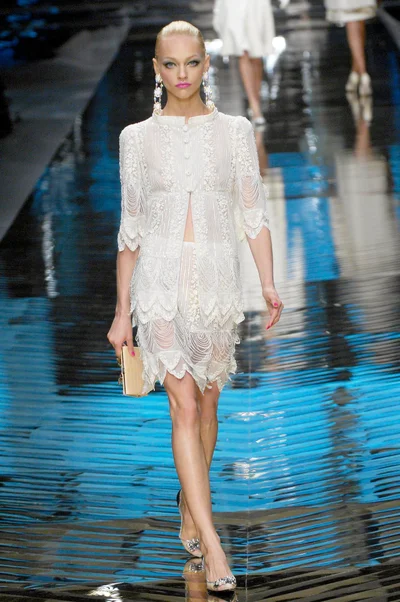 Look 10